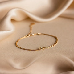 Forever Knot Bracelet – Meaningful Gift for Couples, Best Friends & Family