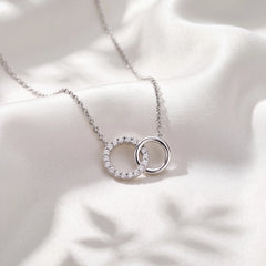 Interlocking Circle Pendant — Unbreakable Bond Mother Daughter Necklace